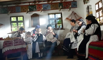 PORTRET: Sfatul bătrânelor din Avrig