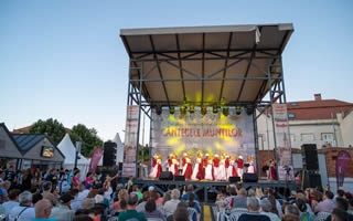 Weekend plin de antren la Festivalul Internațional „Cântecele Munților”