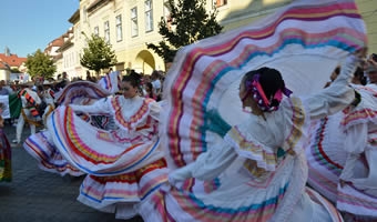 Vineri în Festivalul „Cântecele Munților”: Seară de folclor cu Junii Sibiului și invitații lor