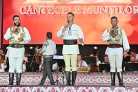 Urmăriți noi momente din Festivalul de Folclor  „Cântecele Munţilor” la TVR 1!