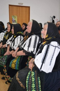 La biserică se merge îmbrăcat românește